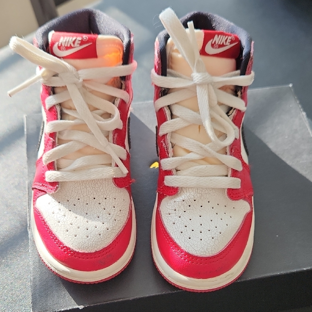 Air Jordan High OG Nike Kids Red, White, and Black Sneakers - Picture 3 of 7
